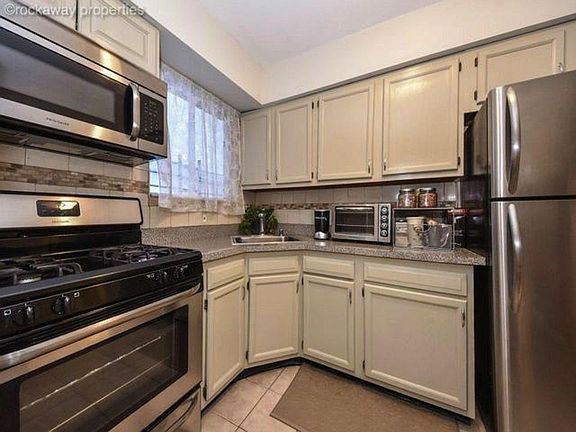 4th image of 7248 Almeda Ave #1