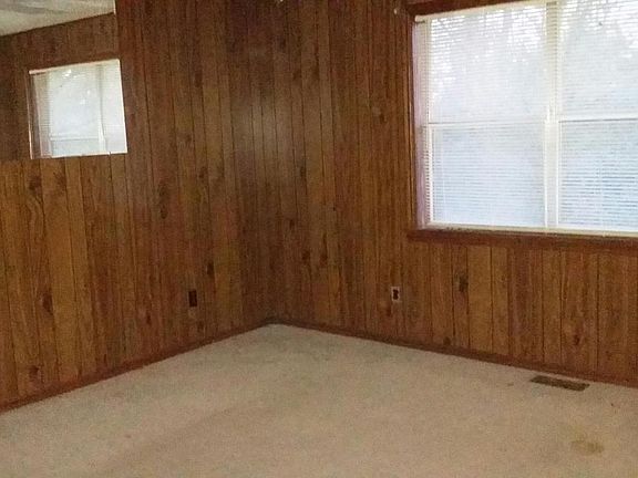 3rd image of 218 Goree Ln