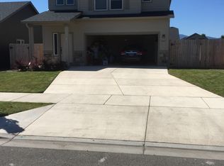 1041 Pendleton Dr, Medford, OR 97501