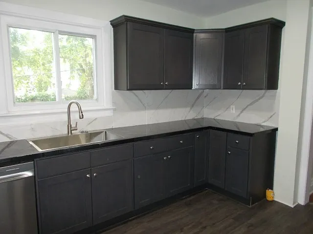 4 bed, 2.0 bath, 2520 sqft, $2,495 — Photo 4