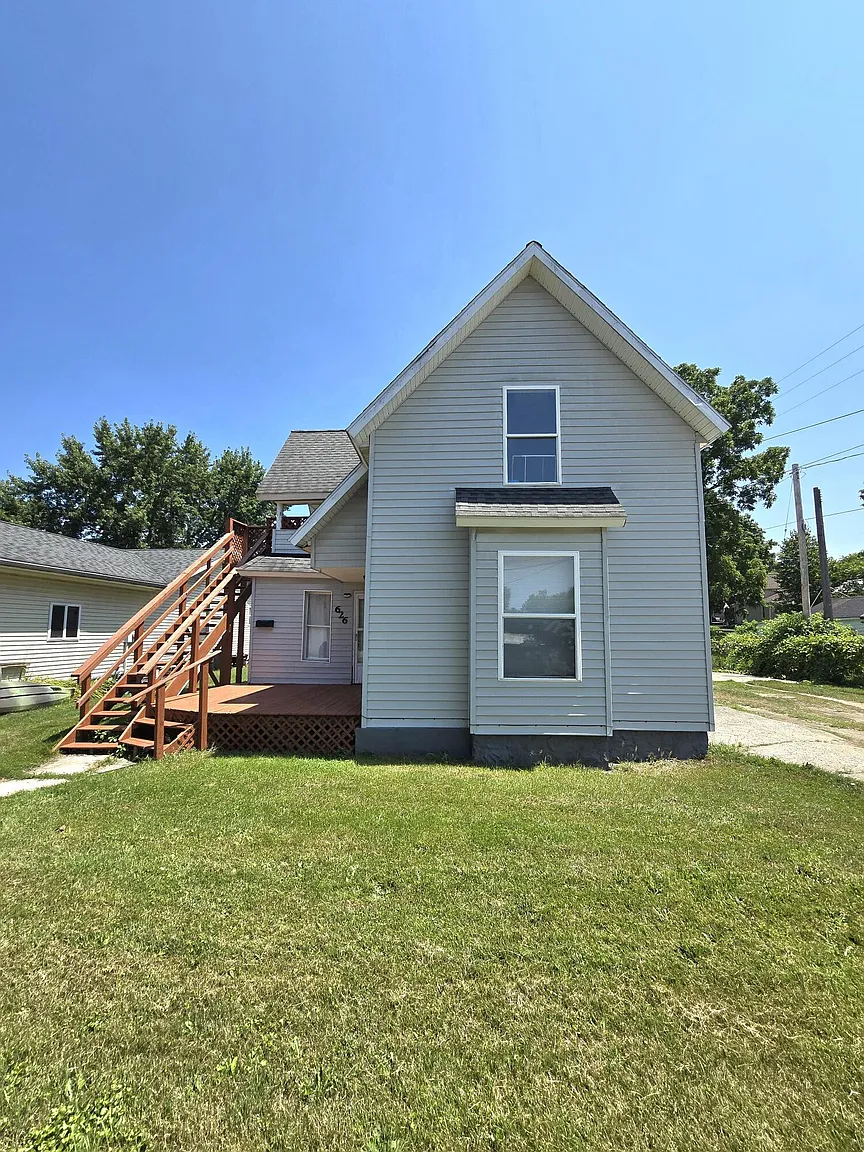 626 S Front St photo 1