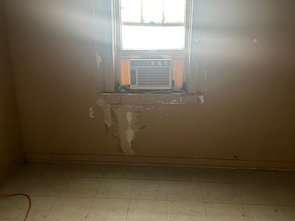 4th image of 2741 S Karlov Ave