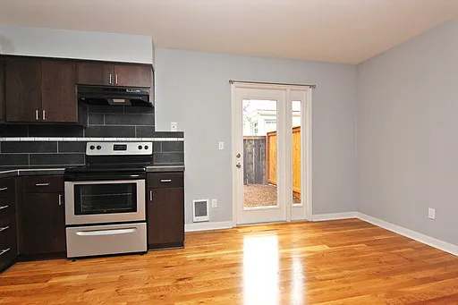 Peninsula Park Apartments — Photo 4
