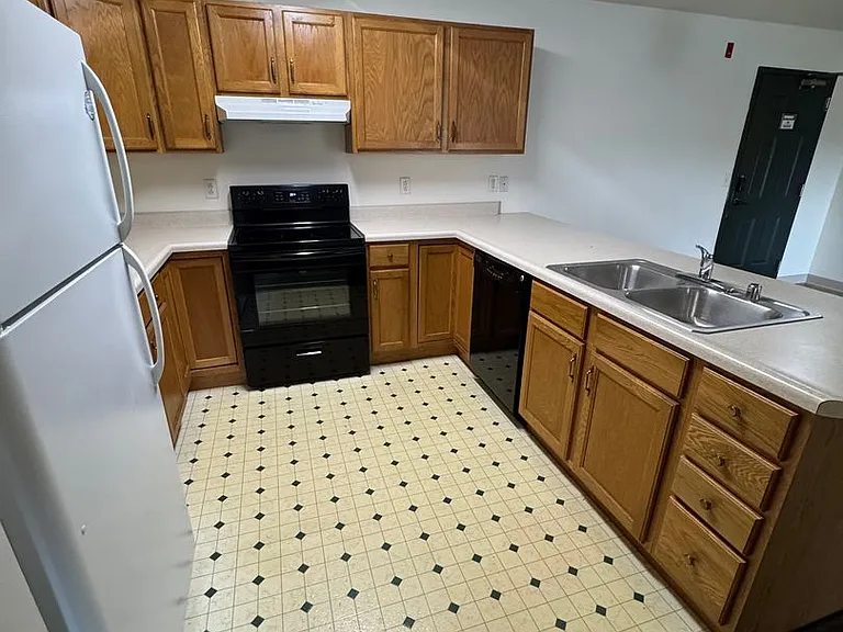 90 E Gridley Ave — Photo 62