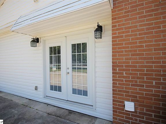 3rd image of 101 Fairfax Dr
