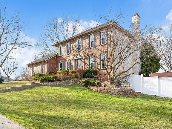 2nd image of 586 Daniels St