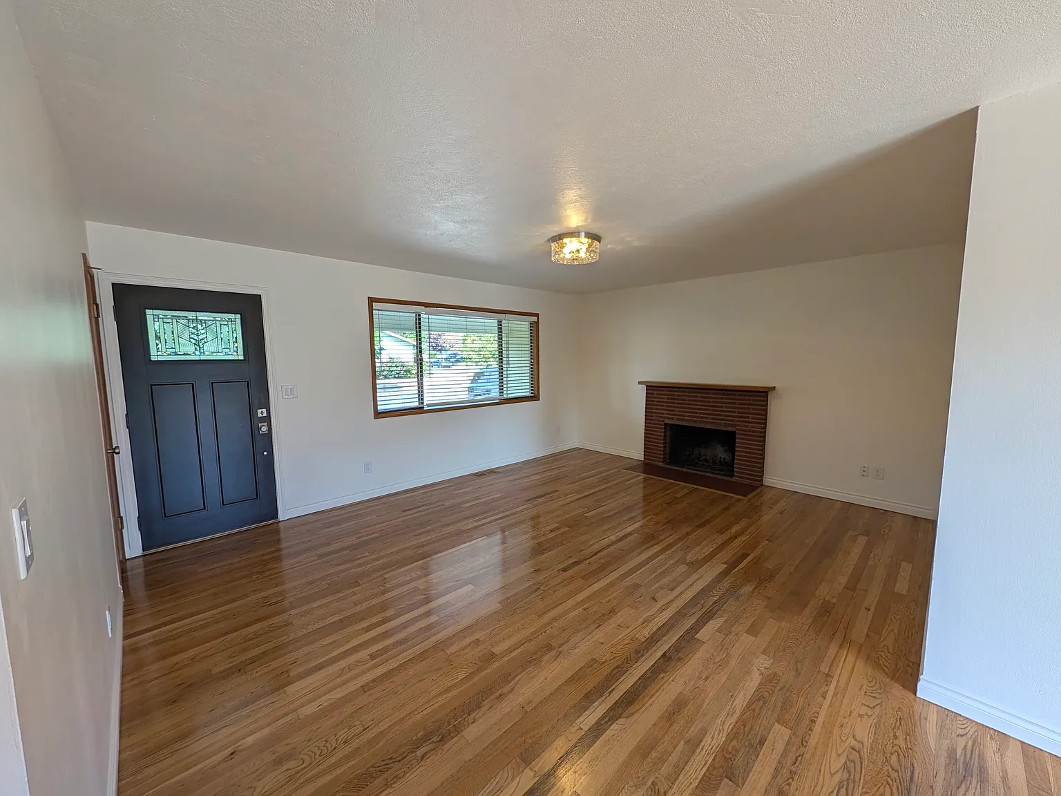 3 bed, 1.5 bath, 1128 sqft, $2,845 — Photo 3