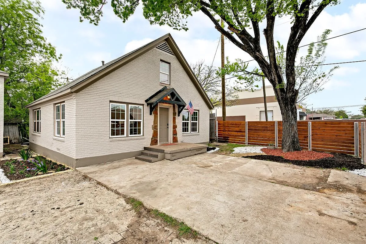3 bed, 1600 sqft, $2,100 — Photo 1