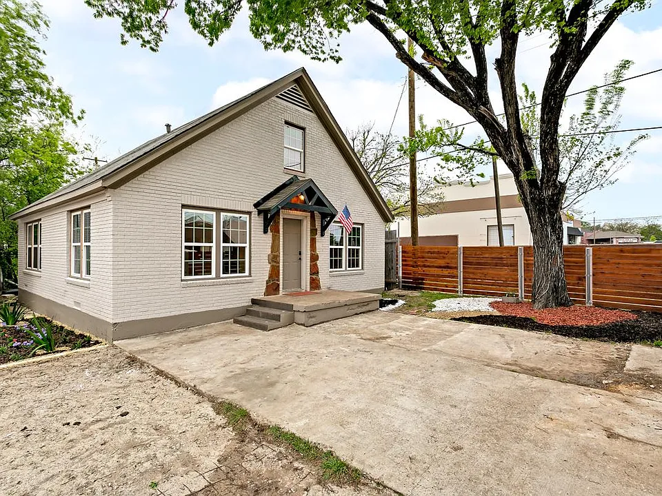2310 Gladstone Dr