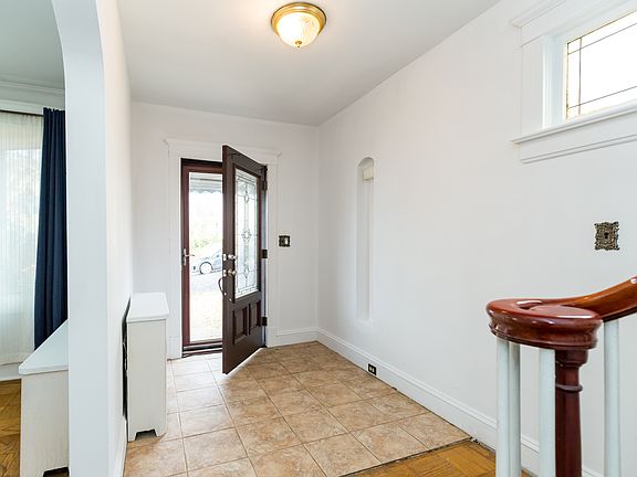 Foyer.