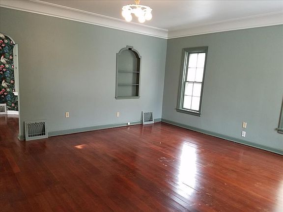 4th image of 173 S Water Ave
