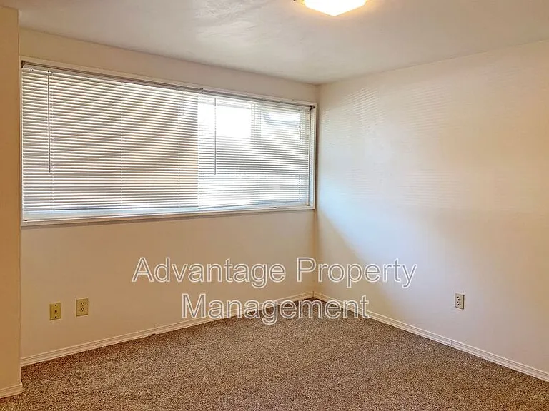 2662 NW Tyler Ave — Photo 5