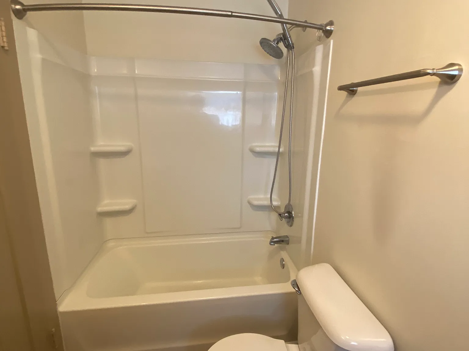 3 bed, 1272 sqft, $1,500 — Photo 3