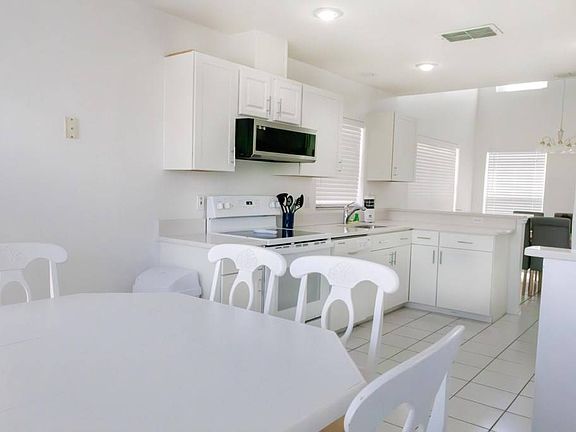 4th image of 3226 Brewster Dr