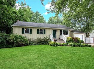 31 Leonard Ln, Centereach, NY 11720