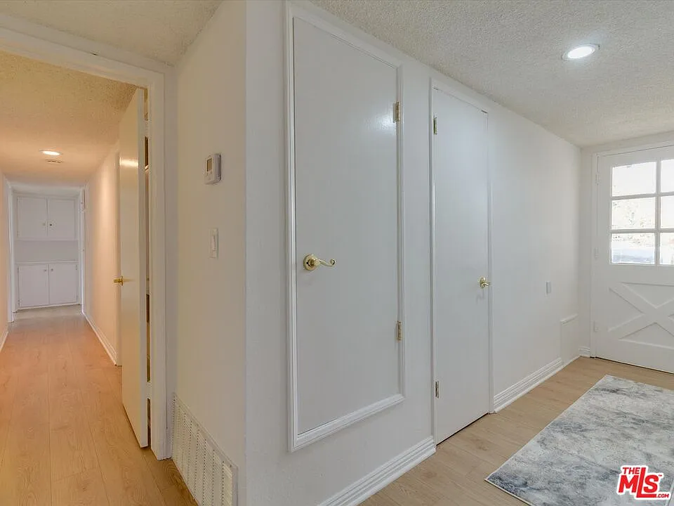 5 bed, 2.0 bath, 2100 sqft, $6,995 — Photo 3