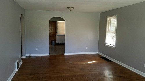4th image of 8330 Willett Ave