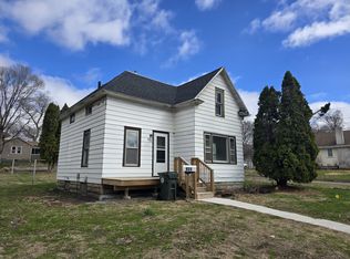 823 Glenwood St, Waterloo, IA 50703
