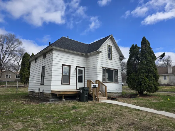 823 Glenwood St, Waterloo, IA 50703