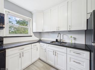100 Luttgen Pl UNIT B-2, Linden, NJ 07036