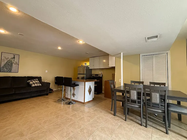 14696 Stratford Dr — Photo 4