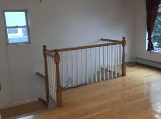 4228 208th St, Bayside, NY 11361