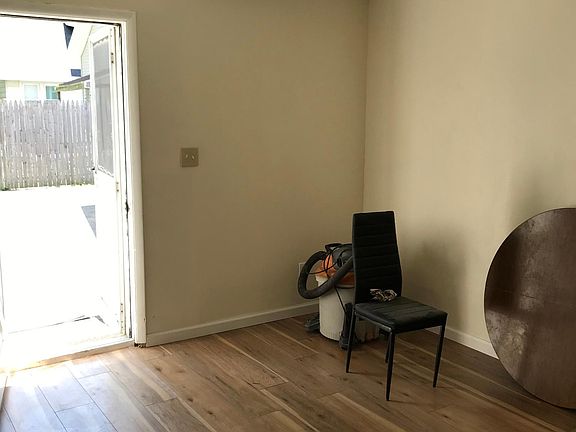 3rd image of 11 Maplewood Ct #2