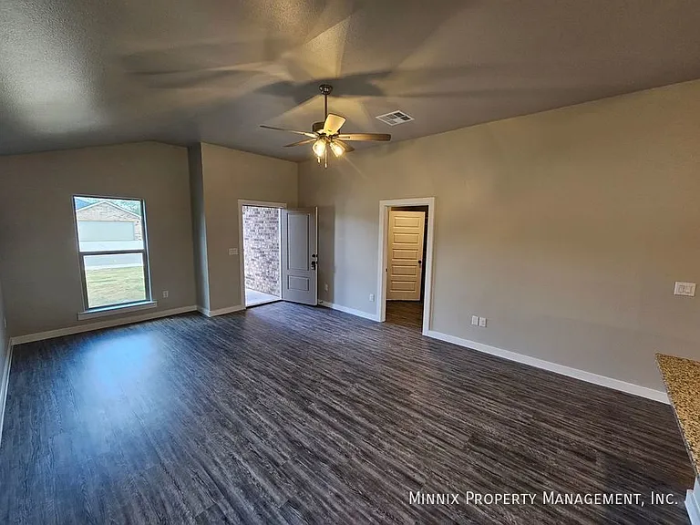 2622 Tiffin Ave — Photo 7