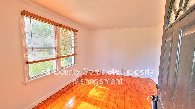 2 bed, 1.0 bath, 783 sqft, $1,250 — Photo 3