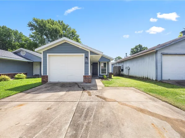 2016 N Leverett Ave, Fayetteville, AR 72703