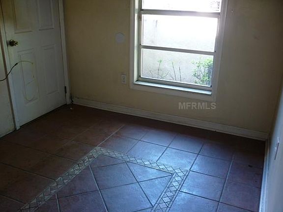 3rd image of 989 Mancha Re Al Dr