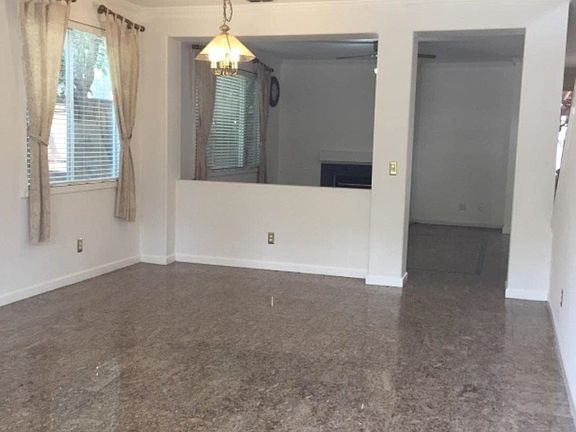 4th image of 2206 Railway Cir