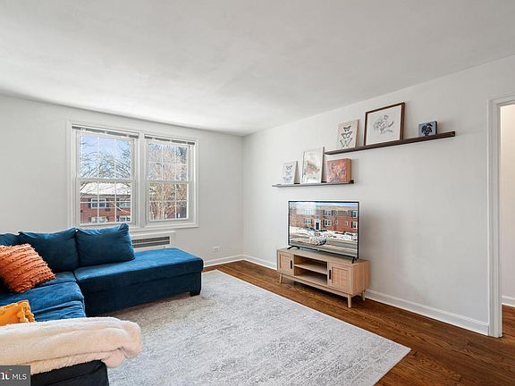 2nd image of 202 N George Mason Dr APT 2