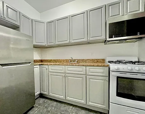 Rented by Parlor Real Estate Corp | media 18