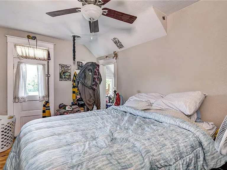 1217 Main St — Photo 4