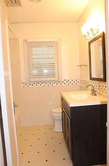 910 W York Ave — Photo 8