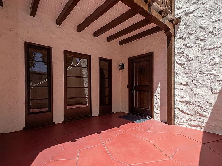 1221 S Sycamore Ave — Photo 3