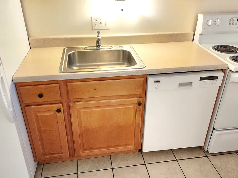 918 S Logan St #202 — Photo 3