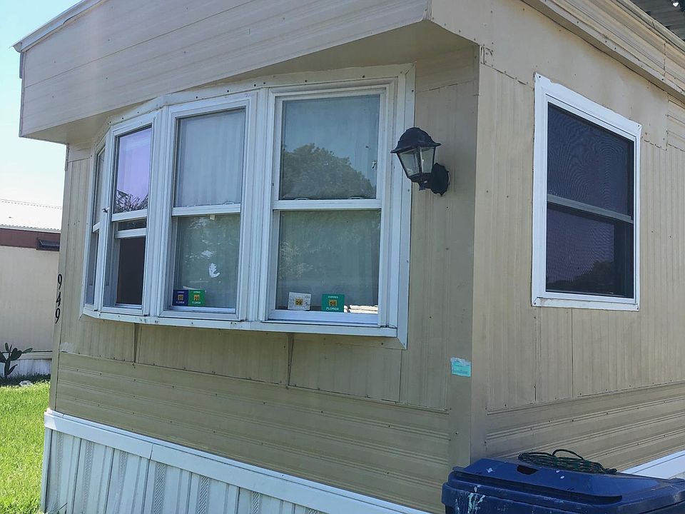 1st image of 949 Laurie Ln