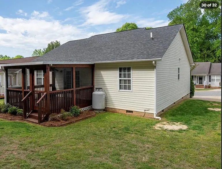3 bed, 1207 sqft, $1,750 — Photo 2