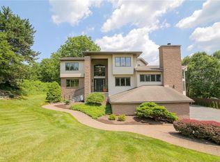 1719 Penns Xing, Allentown, PA 18104