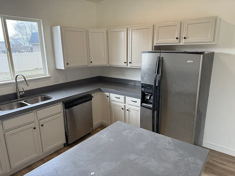 21 N Country Bend Rd — Photo 2