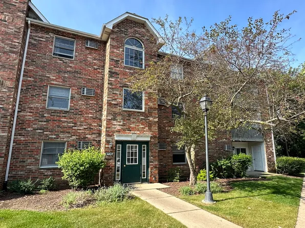 4404 W Shamrock Ln, McHenry, IL 60050