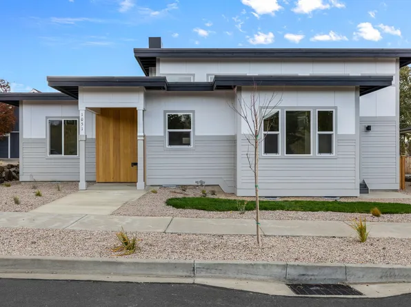 1051 SE Fescue Ln, Madras, OR 97741