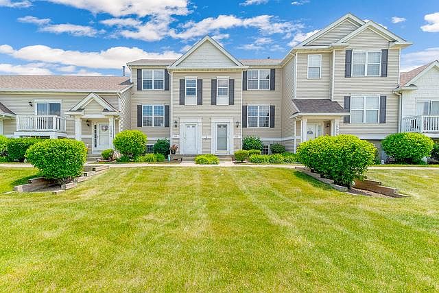 1st image of 1725 Fieldstone Dr N