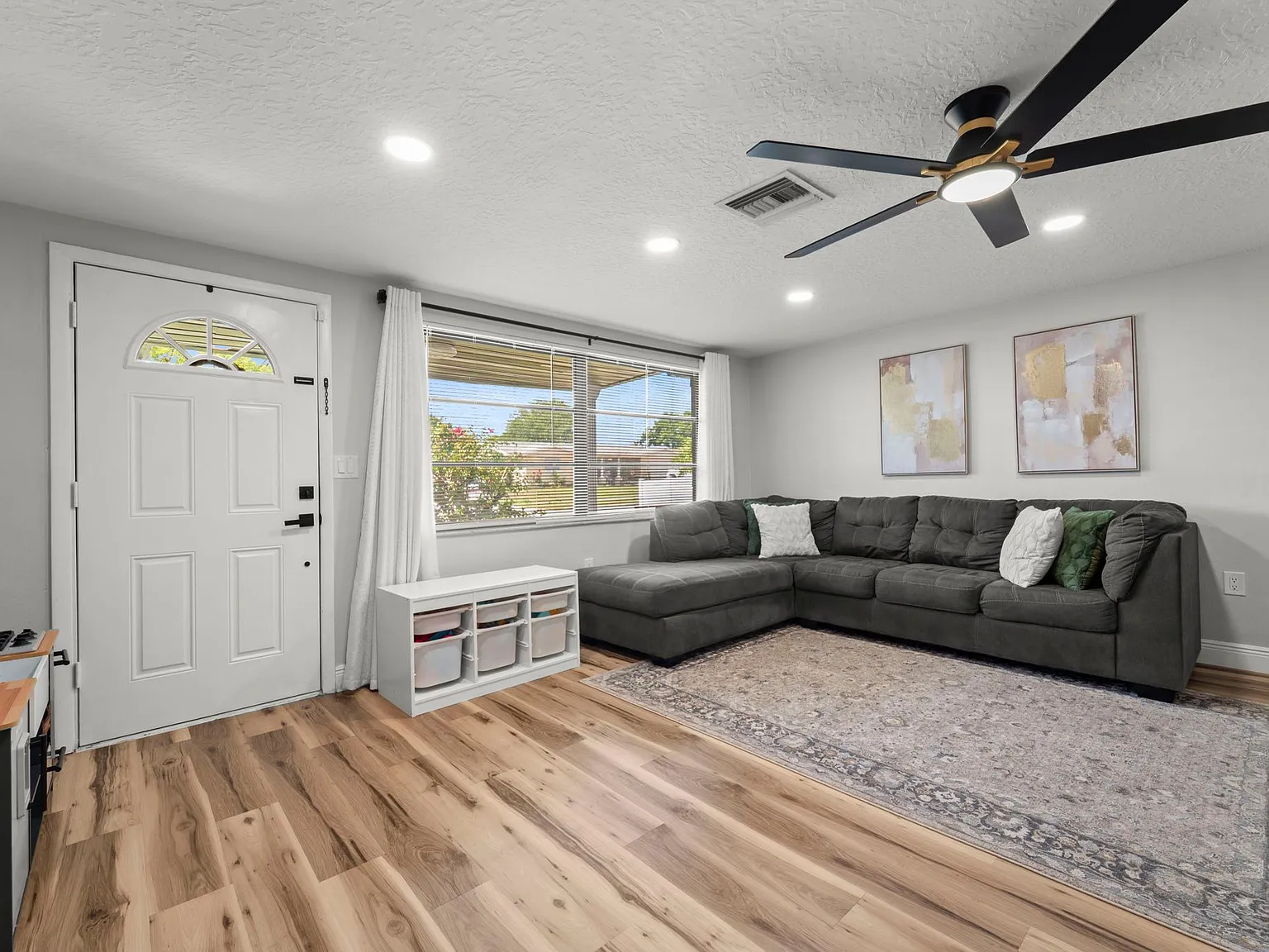 3 bed, 2.0 bath, 1210 sqft, $1,895 — Photo 4