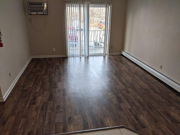 4th image of 2358 Harrison Ave Unit 28