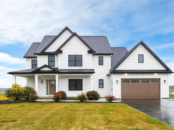 10 Long Point Ln, Brockport, NY 14420