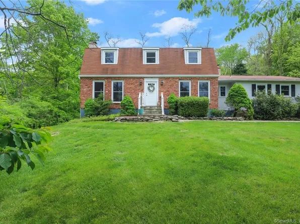 8 Willow Drive, East Fishkill, NY 12533