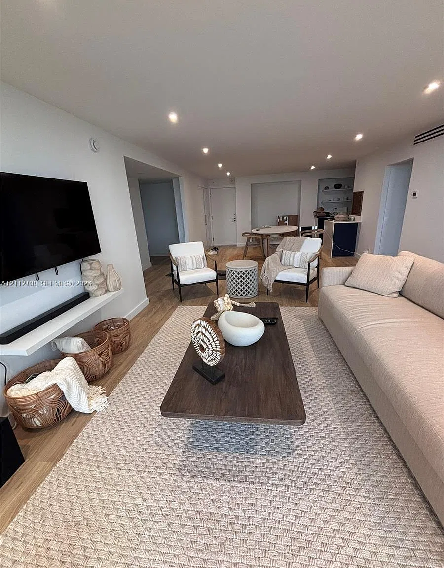 Aquasol Condo — Photo 2